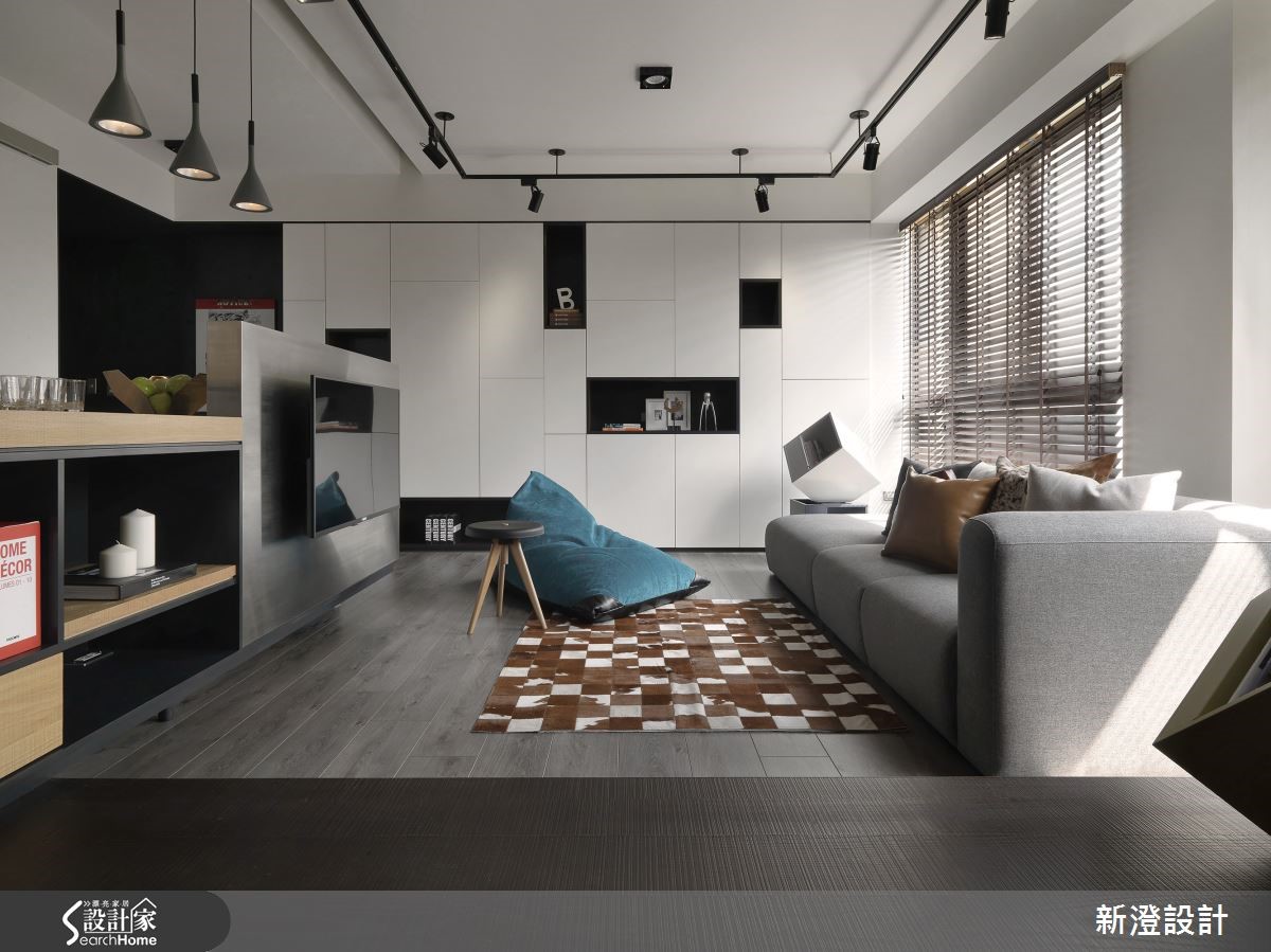 位於台中的 28 坪居所，格局 2 房 2 廳，設計師挹注隨